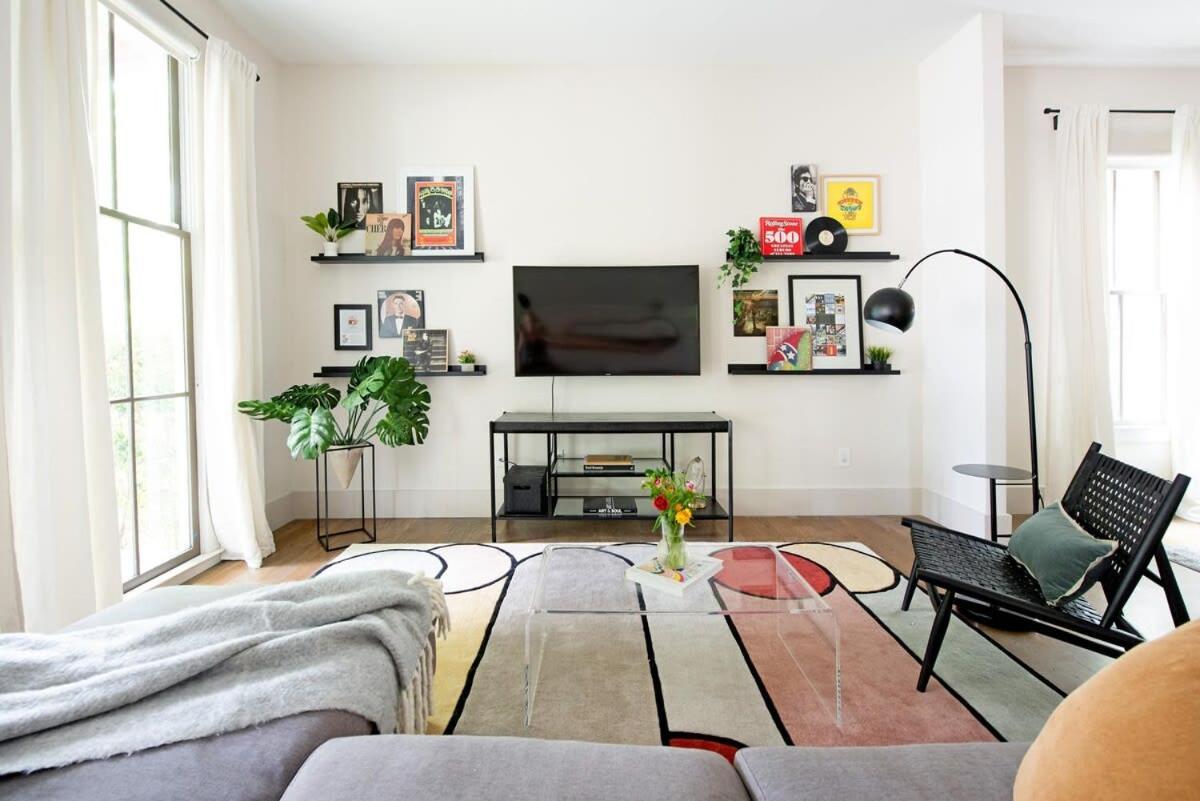Velvet Vinyl Holiday home